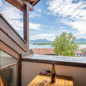 Apartment Kuschelnester Und Ferienwohnung Chiemseeglück Mit Wunderschönem Chiemseeblick, Gstadt am Chiemsee