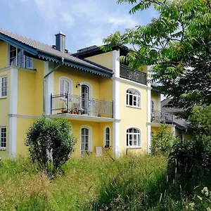 Apartment In Seenaher Künstlervilla In Gstadt, Gstadt am Chiemsee